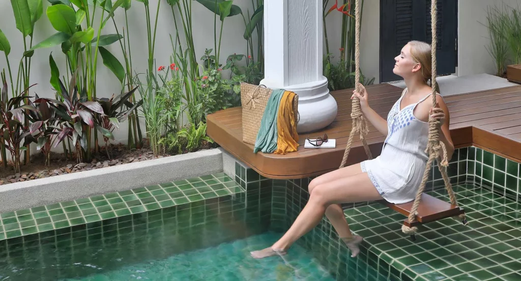als_deluxeplungepool_pool_lifestyle_g_a_h