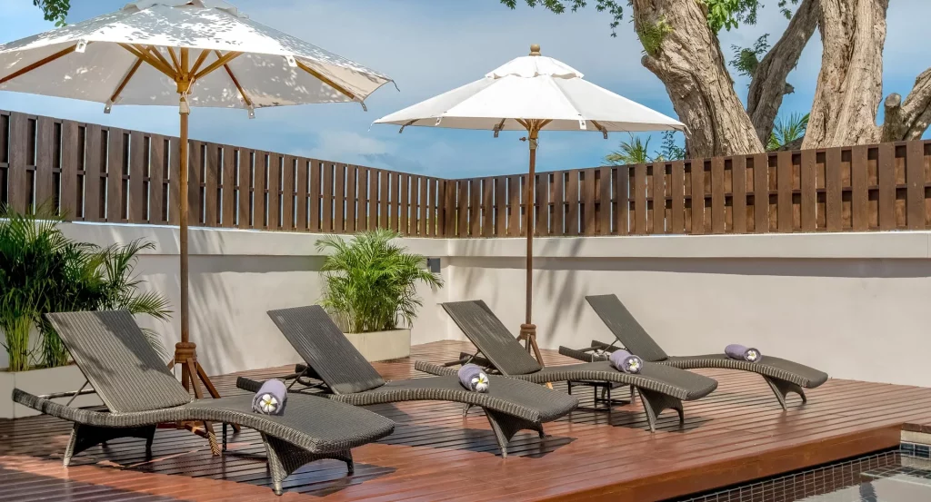 anantara_lawana_family_pool_villa_sunbeds_1920x1037