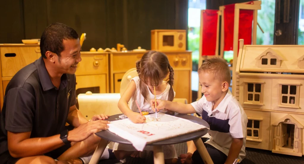 anantara_lawana_kids_club_painting_1920x1037
