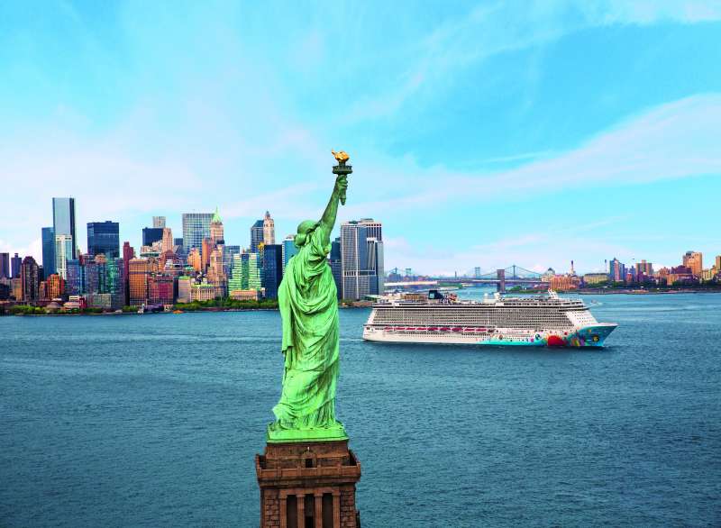 big-ncl-brkwy-aerials-statue-lbrty-ret2-futn