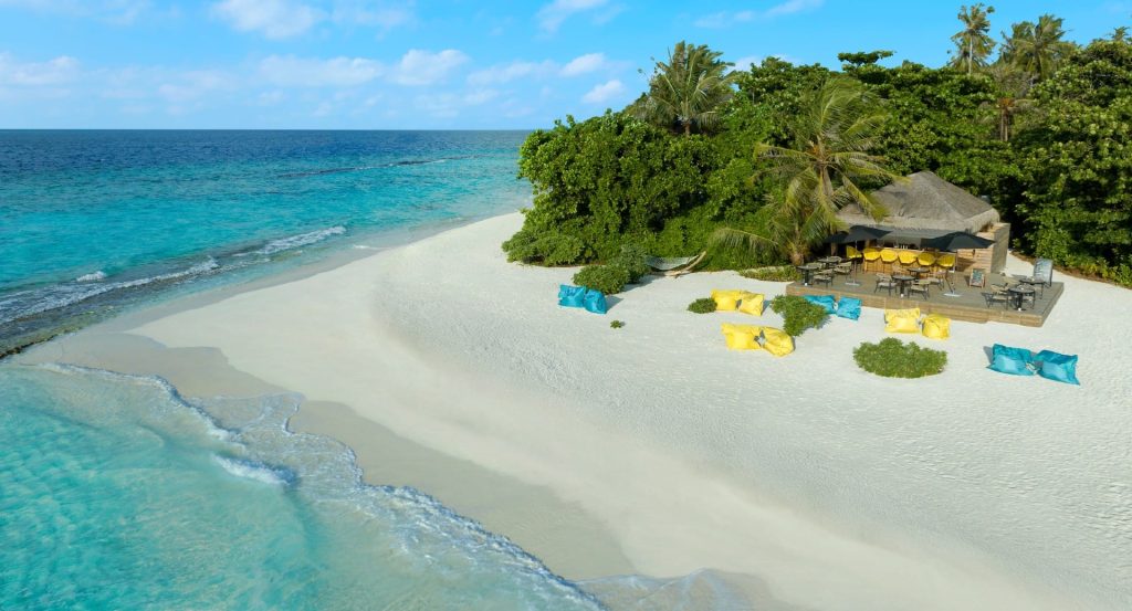 smugglers_shack_beach_bar_avani_plus_fares_maldives_resort_1920x1037