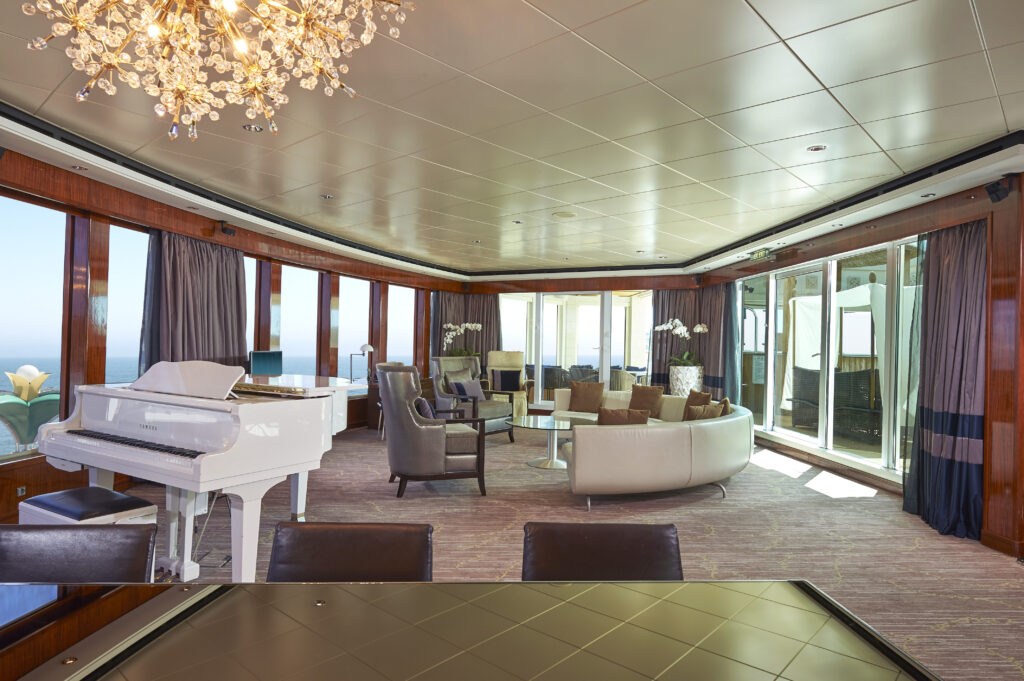 norwegiangem-thehaven-three-bedroomgardenvillalivingroom